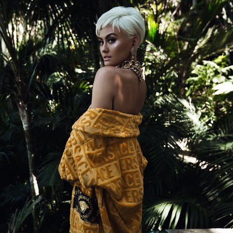 AGNEZ MO
