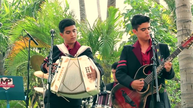 Dos Jovenes Muchachos