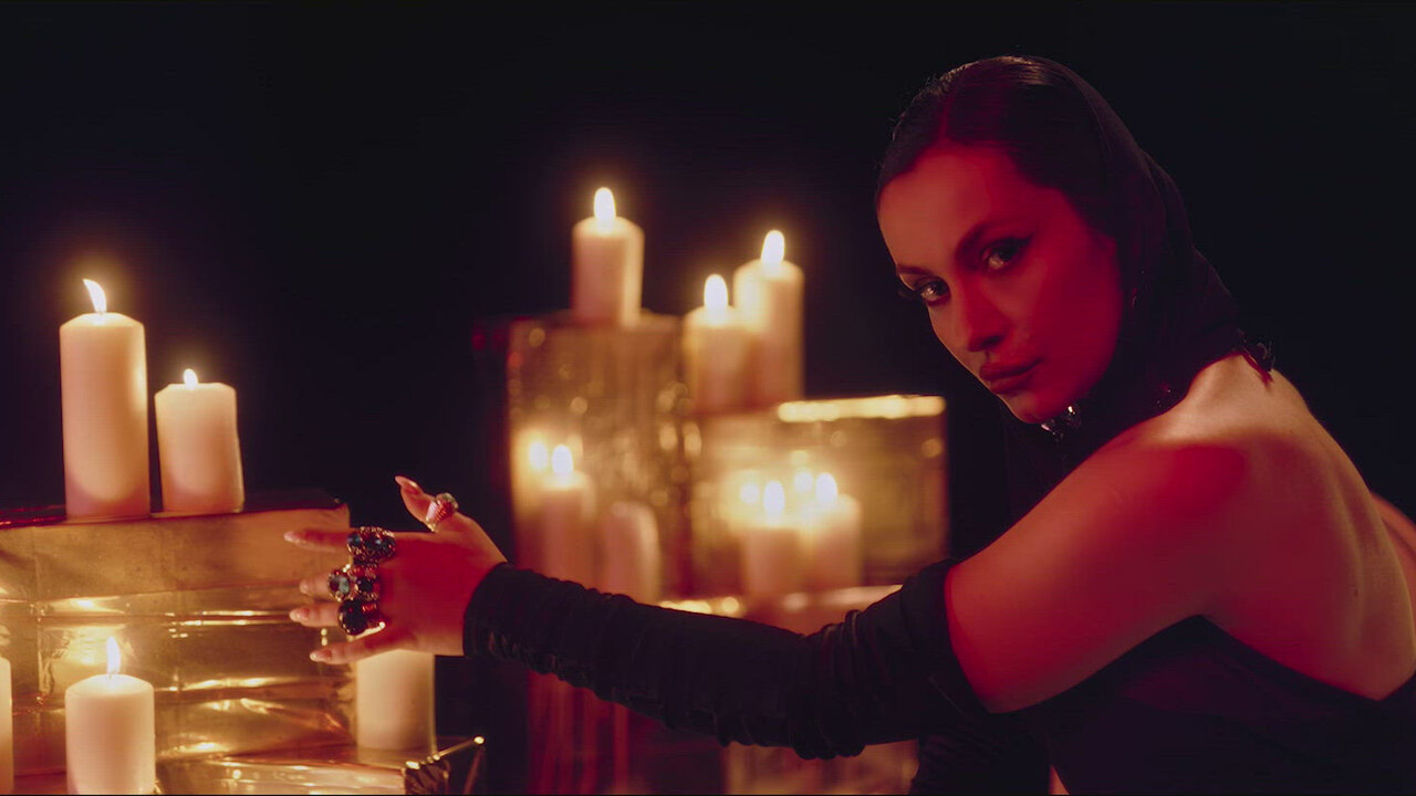 Тези като мен by Djulia on TIDAL