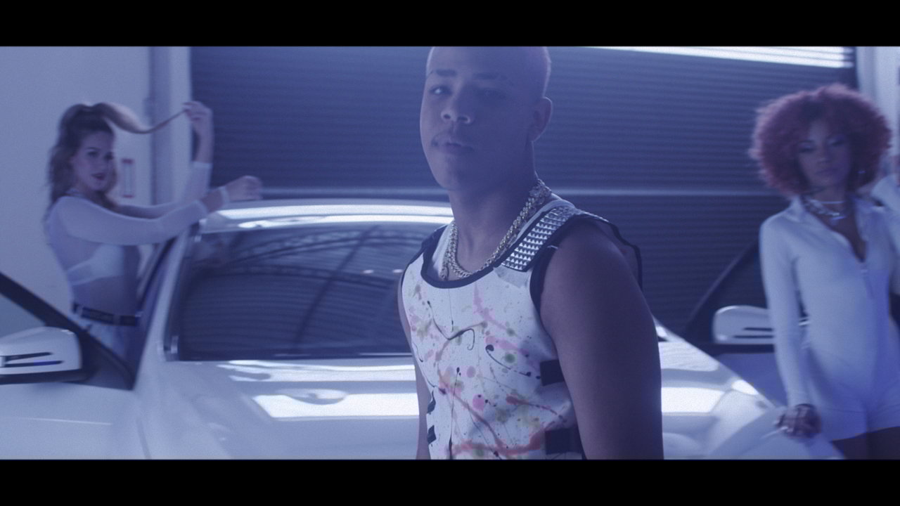 Mercedes Benz (Clipe Oficial)