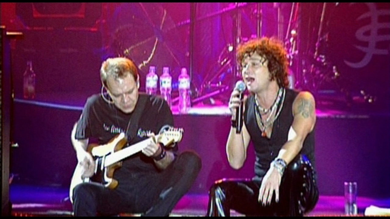 En brazos de la fiebre (Live)