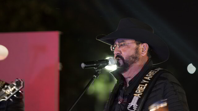 Morena De XV Años (En Vivo)