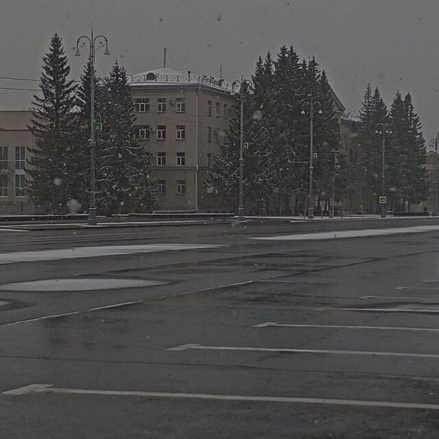 На пол