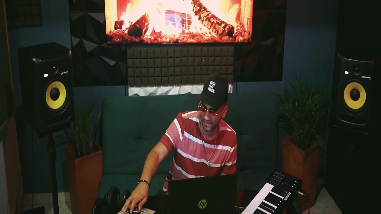 Solos (Lyric Video)