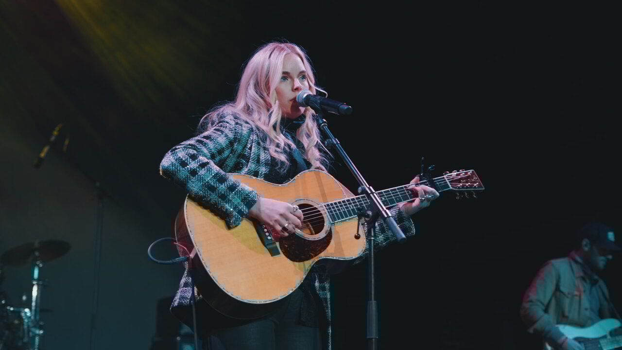 Loose Thread (Live from Nashville)