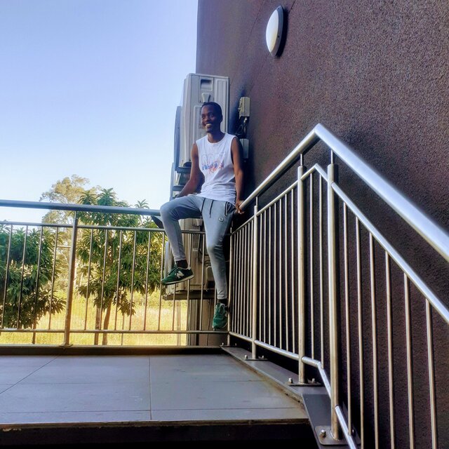 Zange Ndalubona