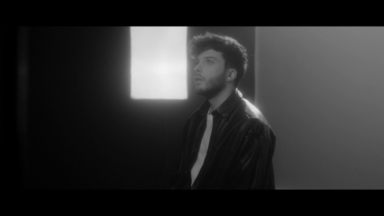 Voy a quedarme (Lyric Video)