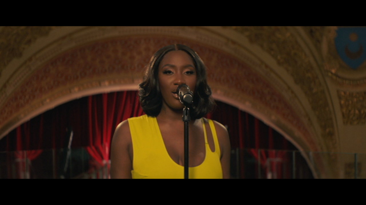 Fly (Live sous la majestueuse coupole des Galeries Lafayette Paris Haussmann, Paris, 2021)