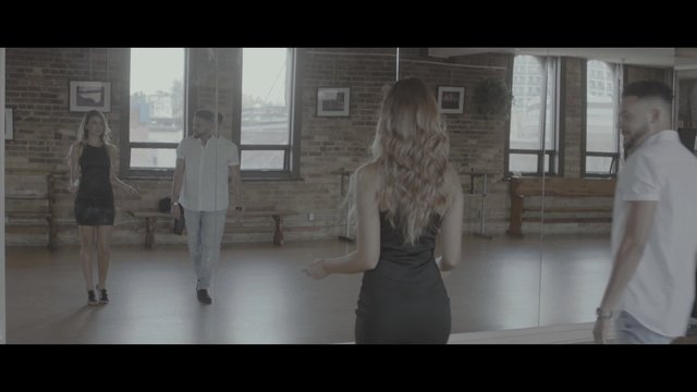 Dancing Kizomba