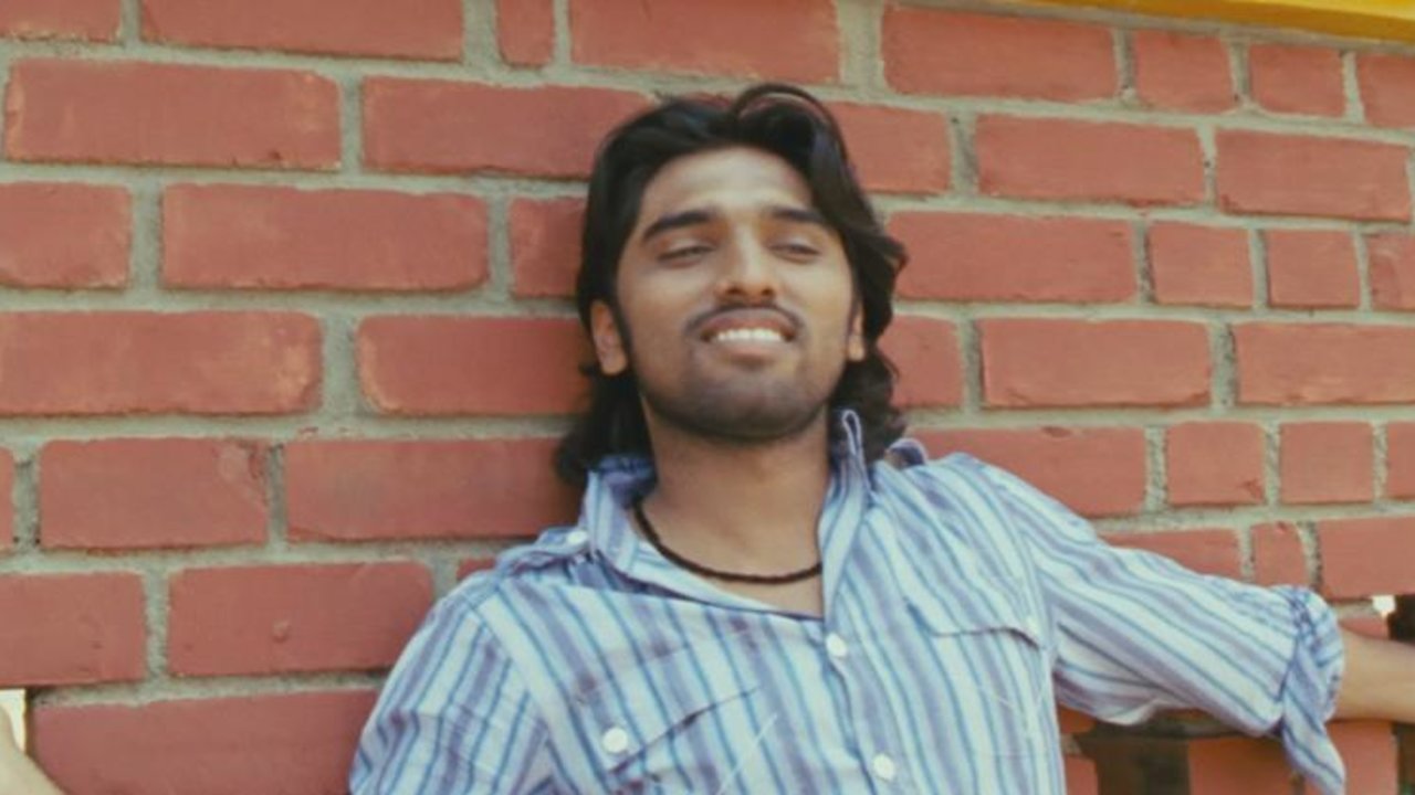 Kodi Kodi Asaigal (From "Kaavalar Kudiyiruppu")