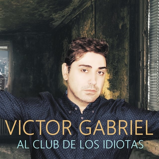 Al club de los idiotas.