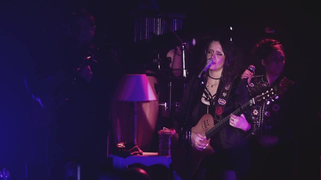 Miénteme (En Vivo)
