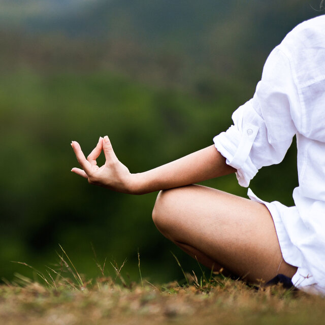 Rainy Reflections: Binaural Meditation Under the Rain