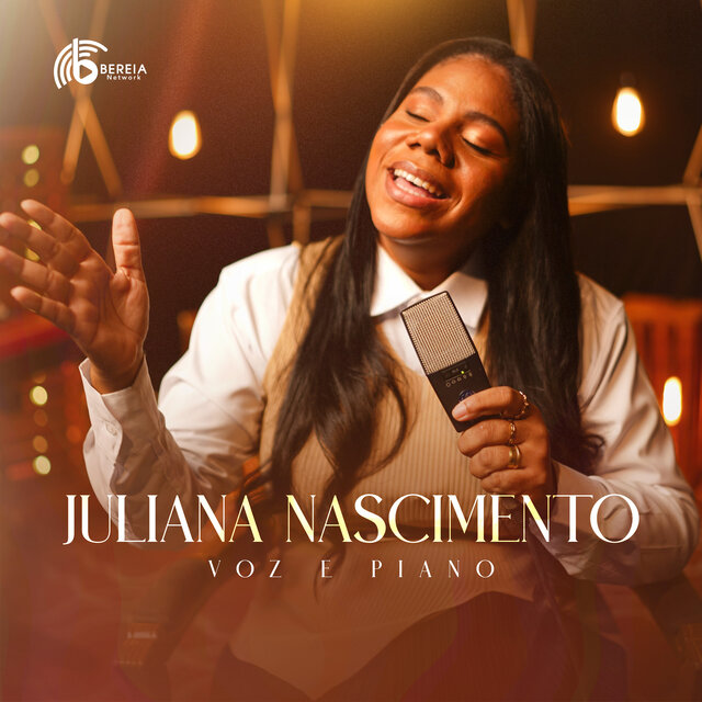Juliana Nascimento (Voz e Piano)