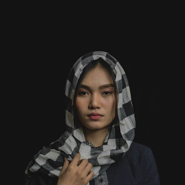 MAY UNA