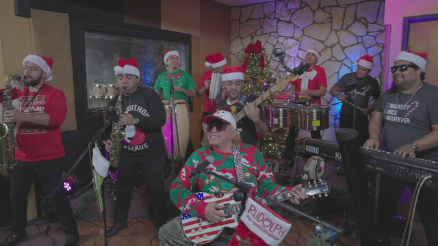 Popurrí Navideño: Un Poco de Amor, Un Poco de Paz / Navidad, Navidad
