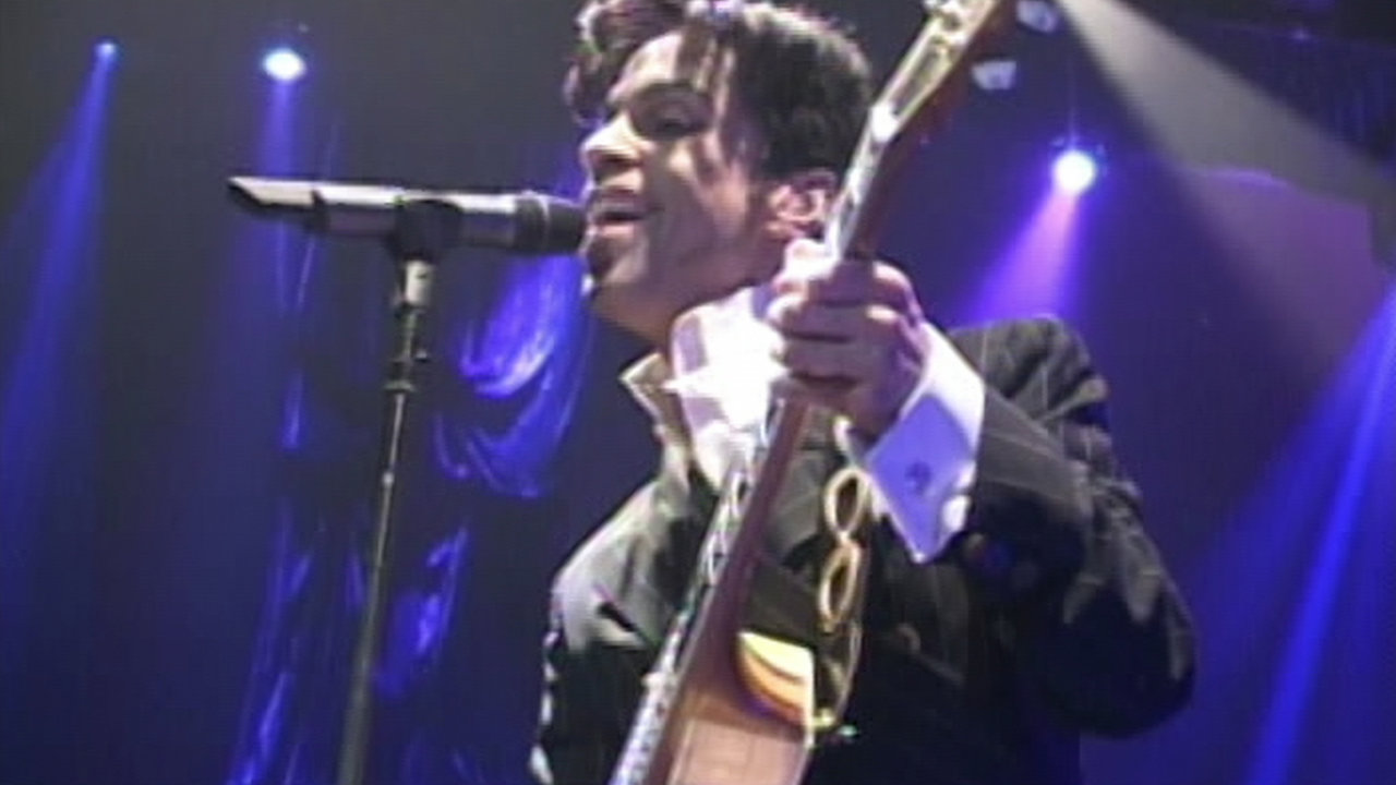 Strollin'/U Want Me (Live At The Aladdin, Las Vegas, 12/15/2002)