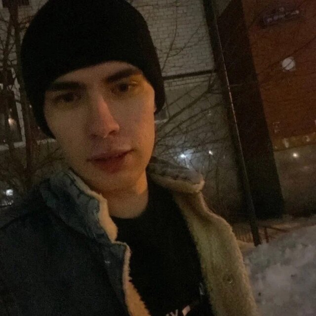 Красивый молодой