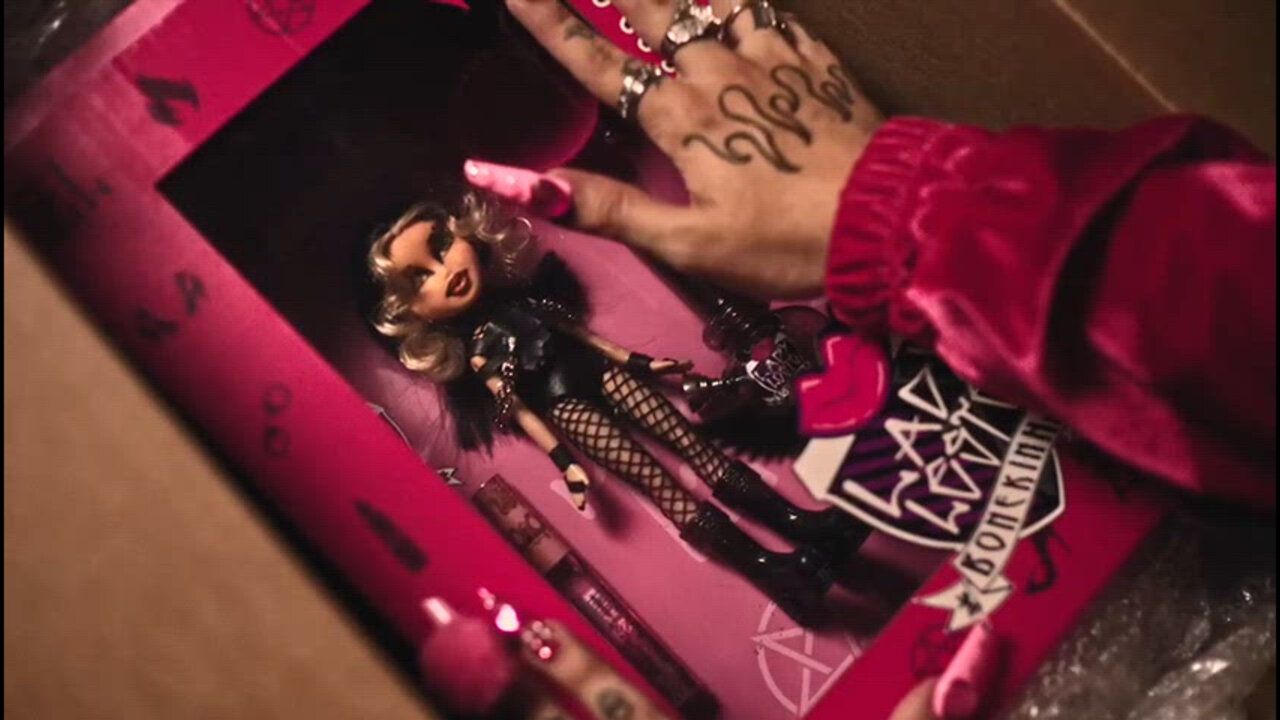 BONEKINHA (CLIPE OFICIAL)