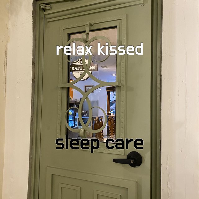 relax kissed