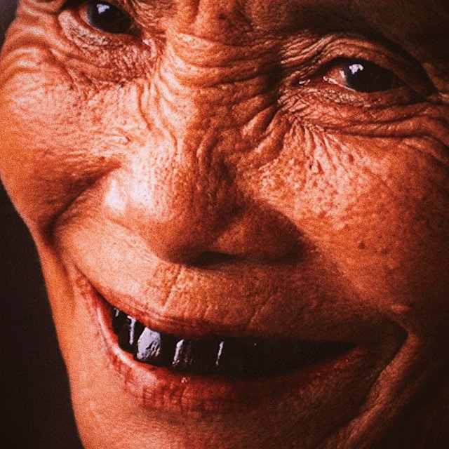 BLACK GUMS