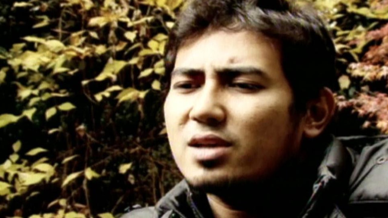 Aku Bertahan (Video Clip)
