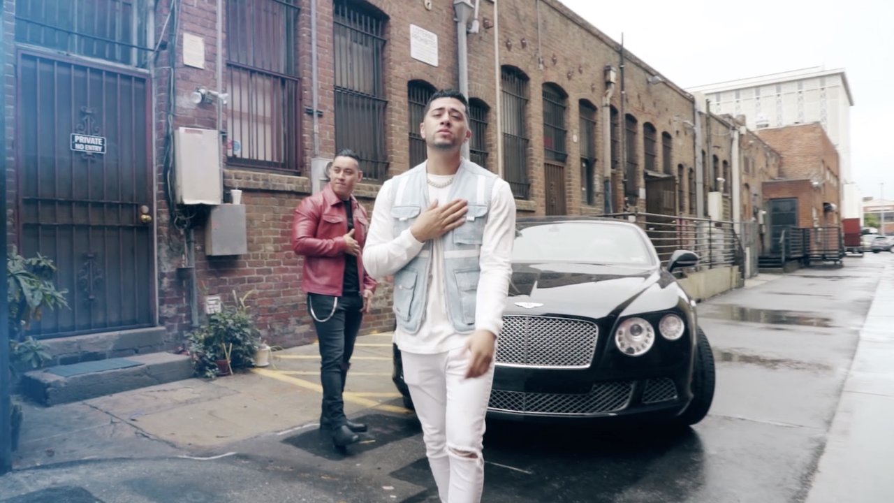 No Te Va A Olvidar (Official Video)