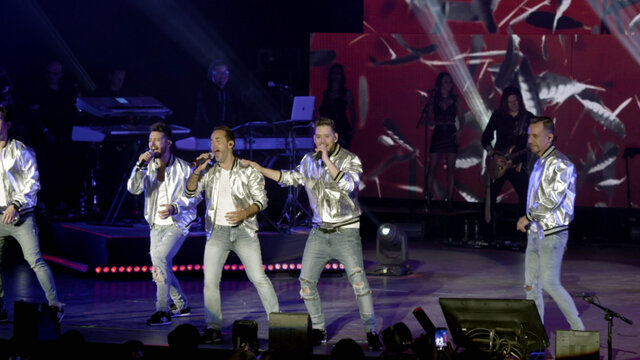 Cómo Decirle Que la Quiero (feat. Kabah & Magneto) (En Vivo)