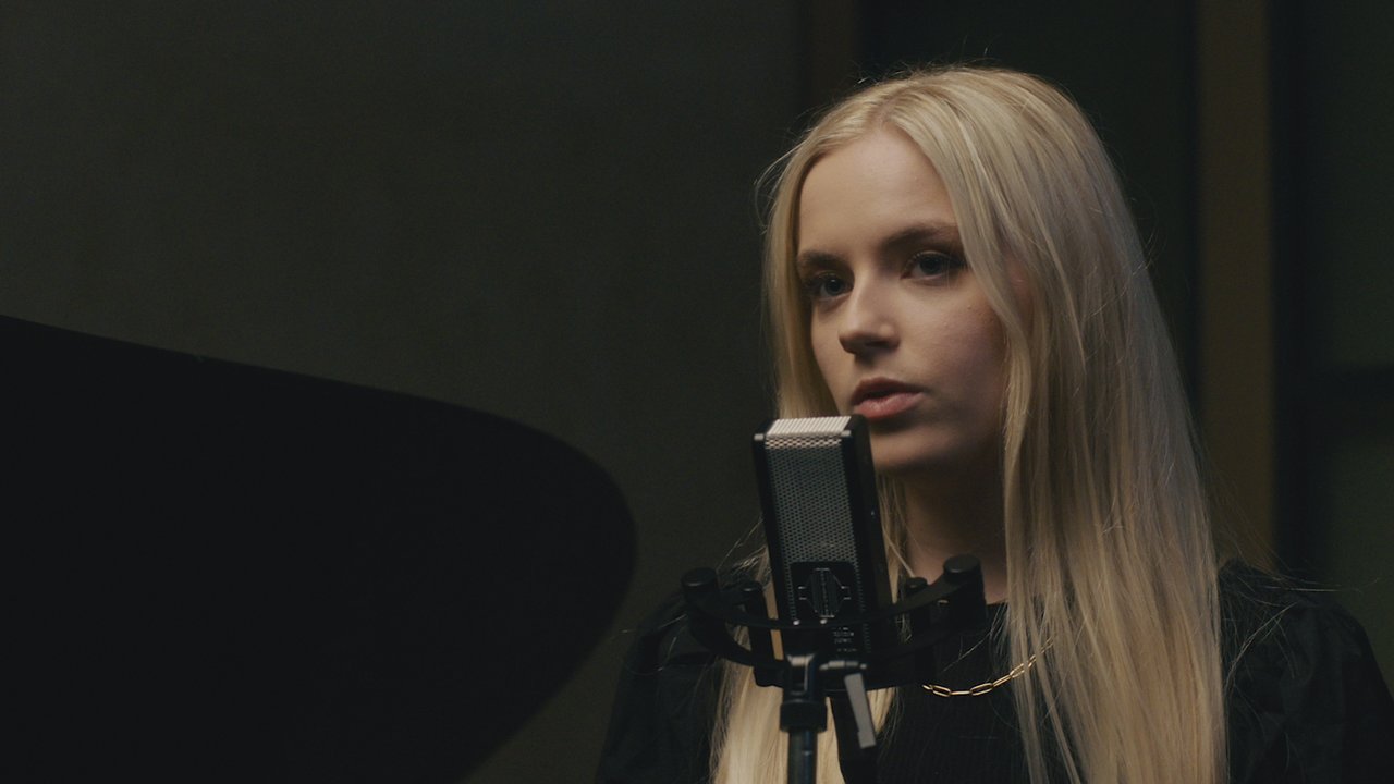 Love's a Waste (feat. James Smith) (Live at Metropolis, London, 2020)