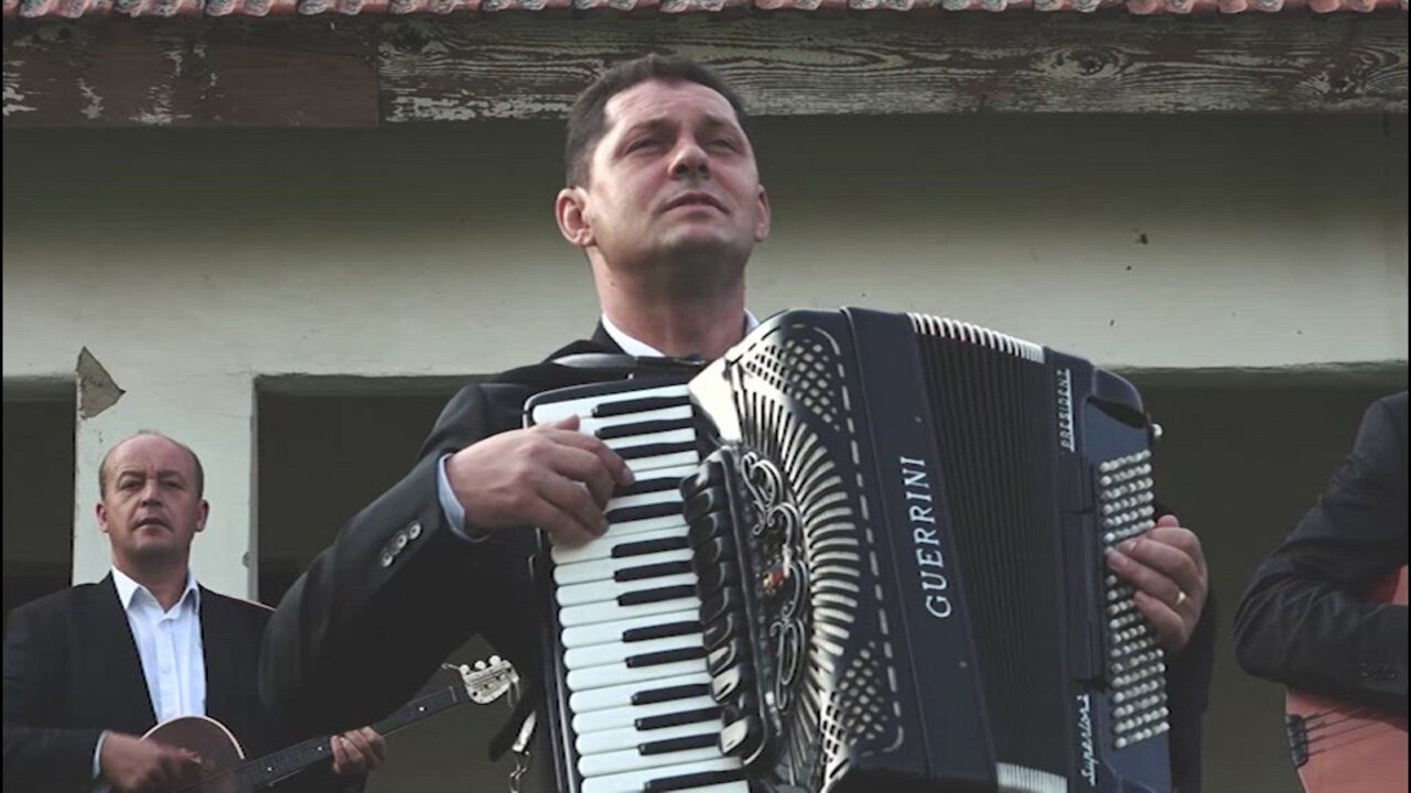 U Mome Selu, Skroz Na Kraju