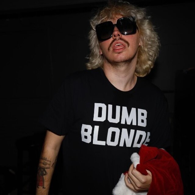 DUMB BLONDE
