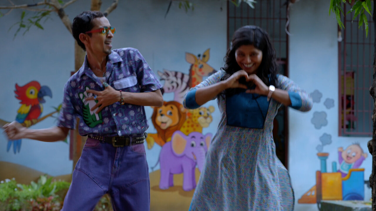 Naadake Nadakam (From "Sureshanteyum Sumalathayudeyum Hrudayahariyaya Pranayakadha")