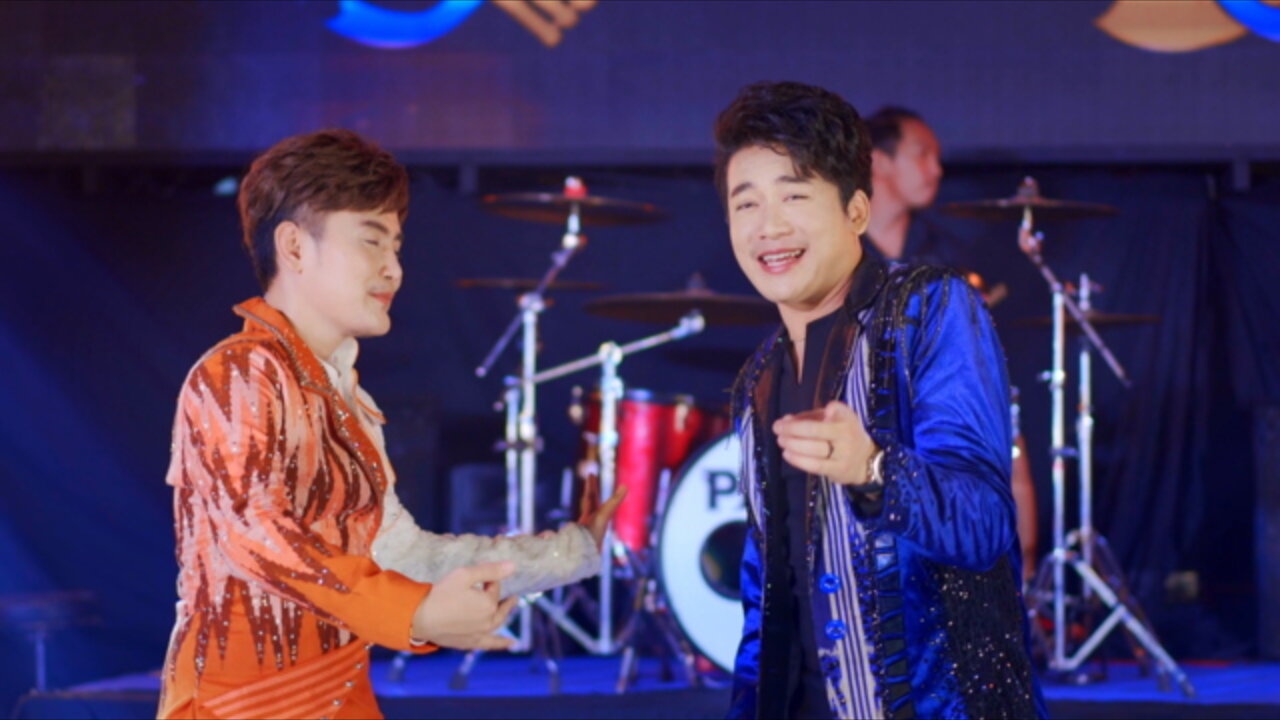 ขอมักน้องสาวหมู่