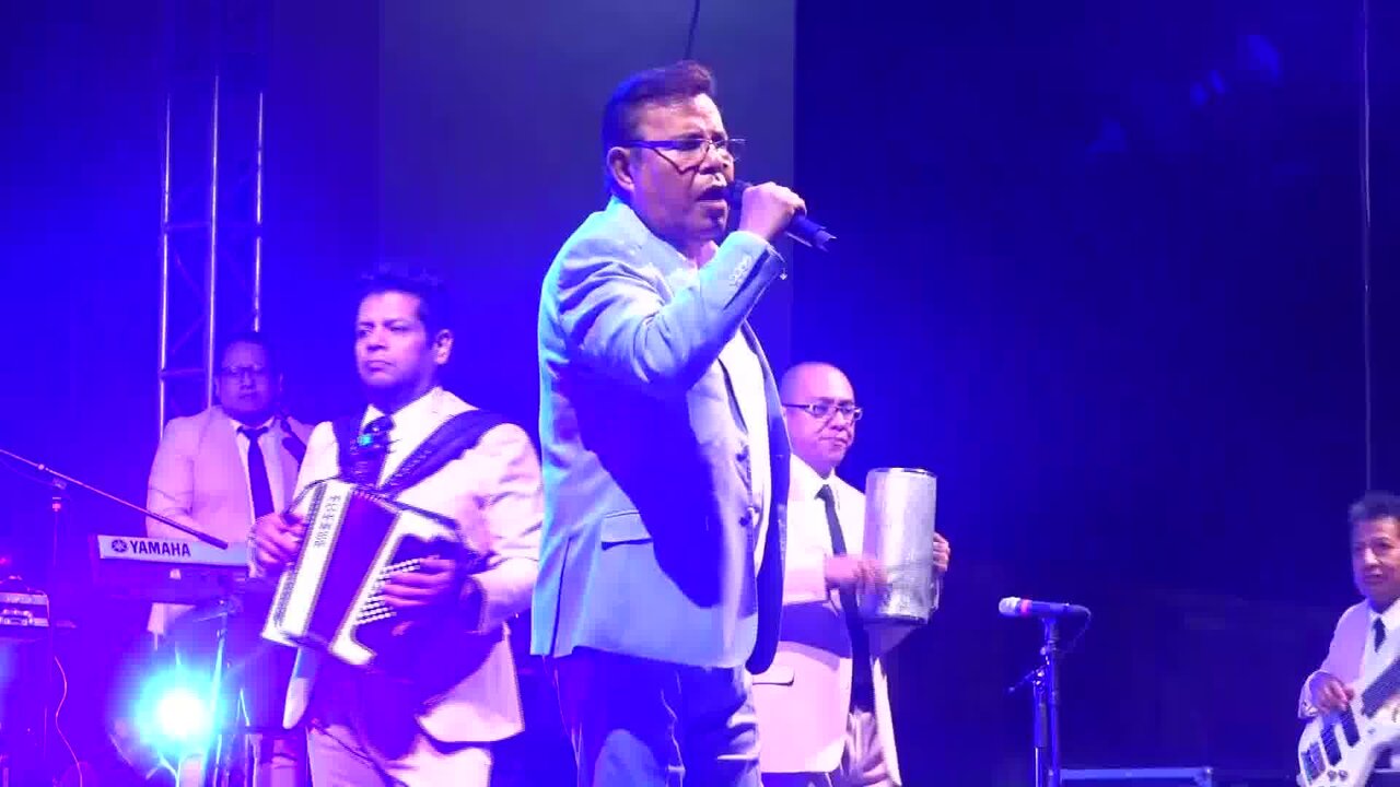 Te Extraño Tanto (En Vivo Desde Puebla)