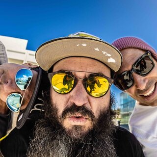 Pink Crustaceans and Good Vibrations / Pepper - TIDAL