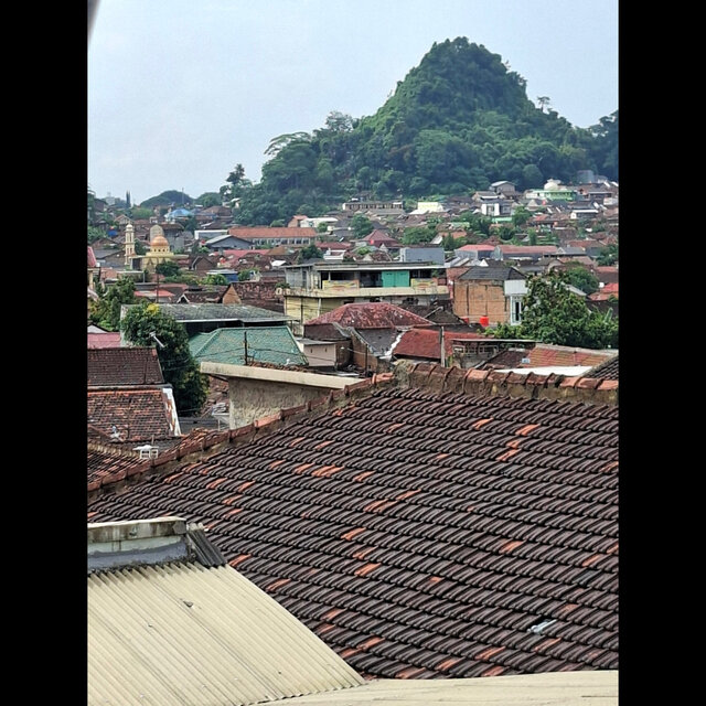 Menari dalam deritaku