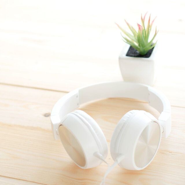 Peaceful Resonance: A Harmonic White Noise Symphony
