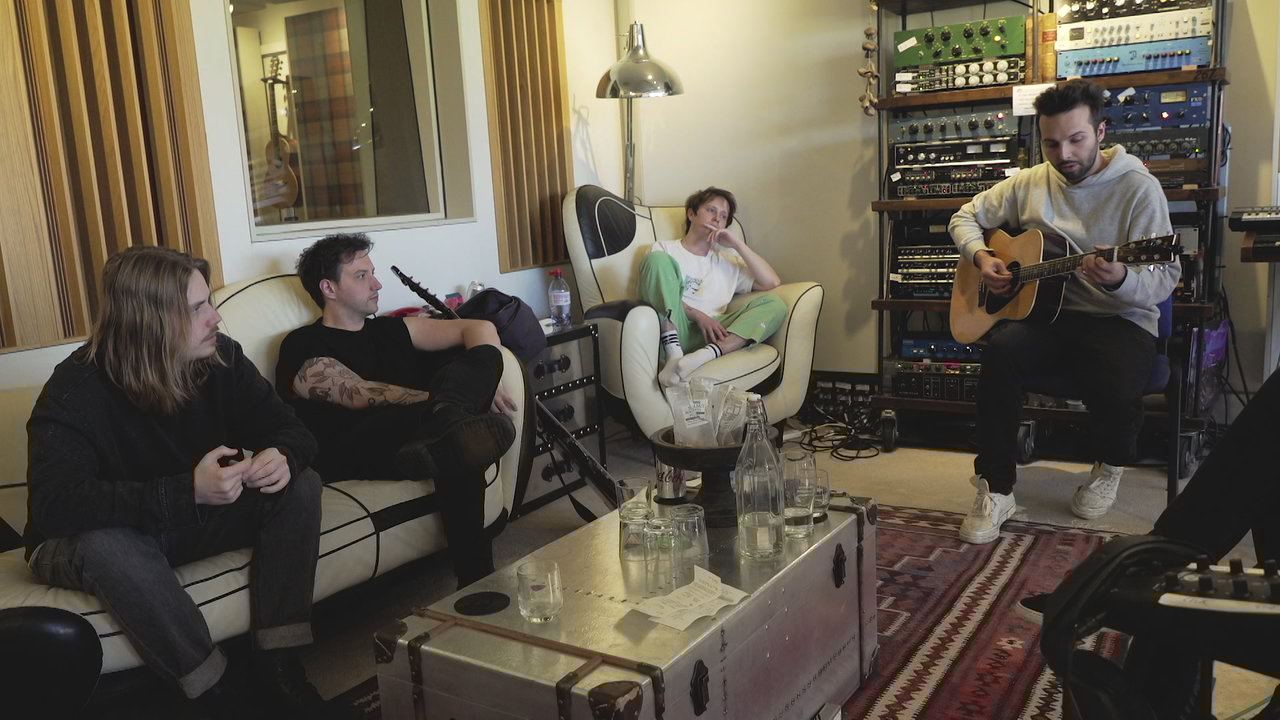 Esjay jones produser. Recording behind. Recording behind. Radio background.