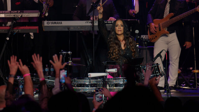 The Glamorous Life (Latin - Live in Miami)