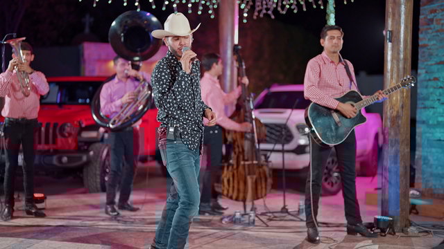 Aquí En Mi Corazón Tú Mandas (En Vivo)