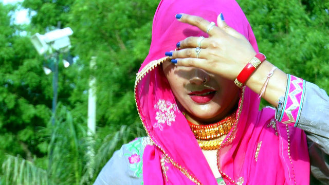 Pasina Tapke Chhaati Pe - Rajasthani Video Song (Rajasthani)