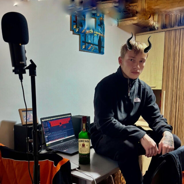 HLEDÁM SI PRÁCI