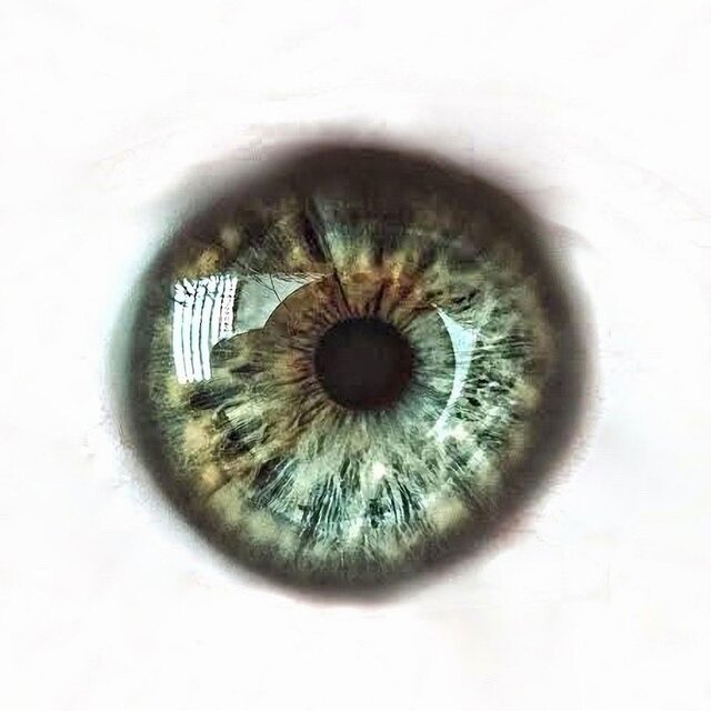 OJOS VERDES