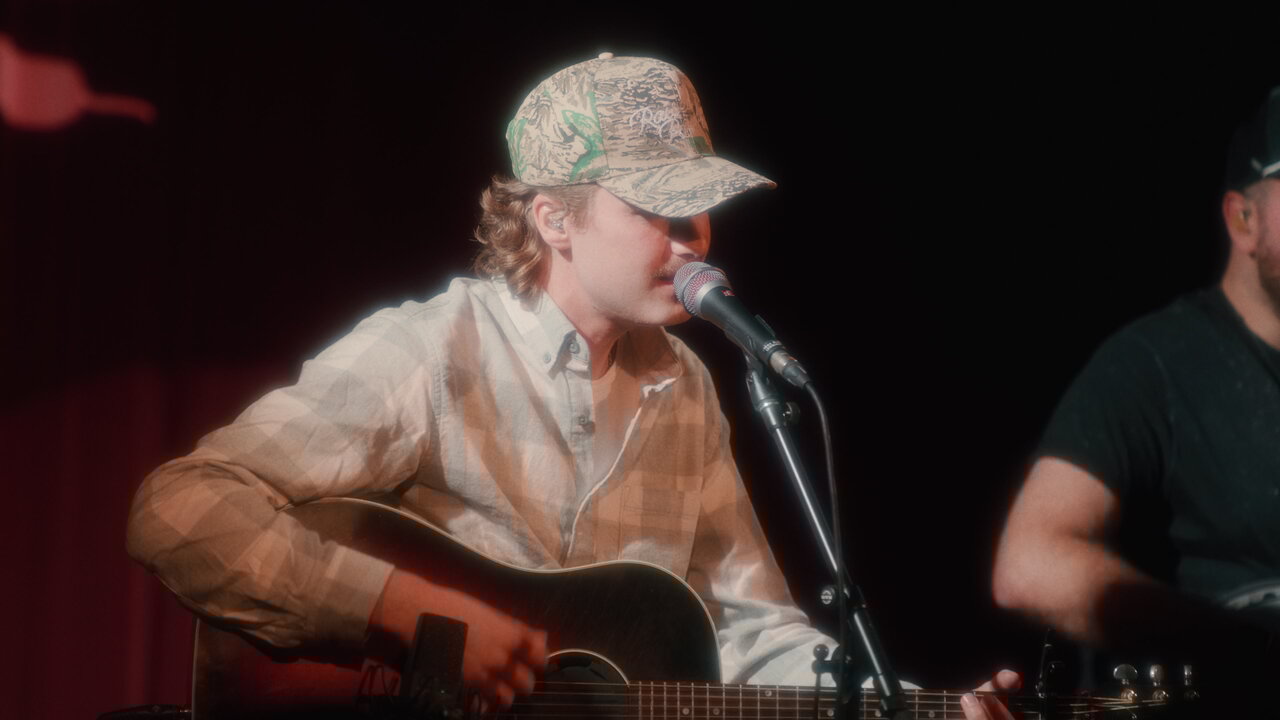 Old Dirt Roads (UMUSIC Live)
