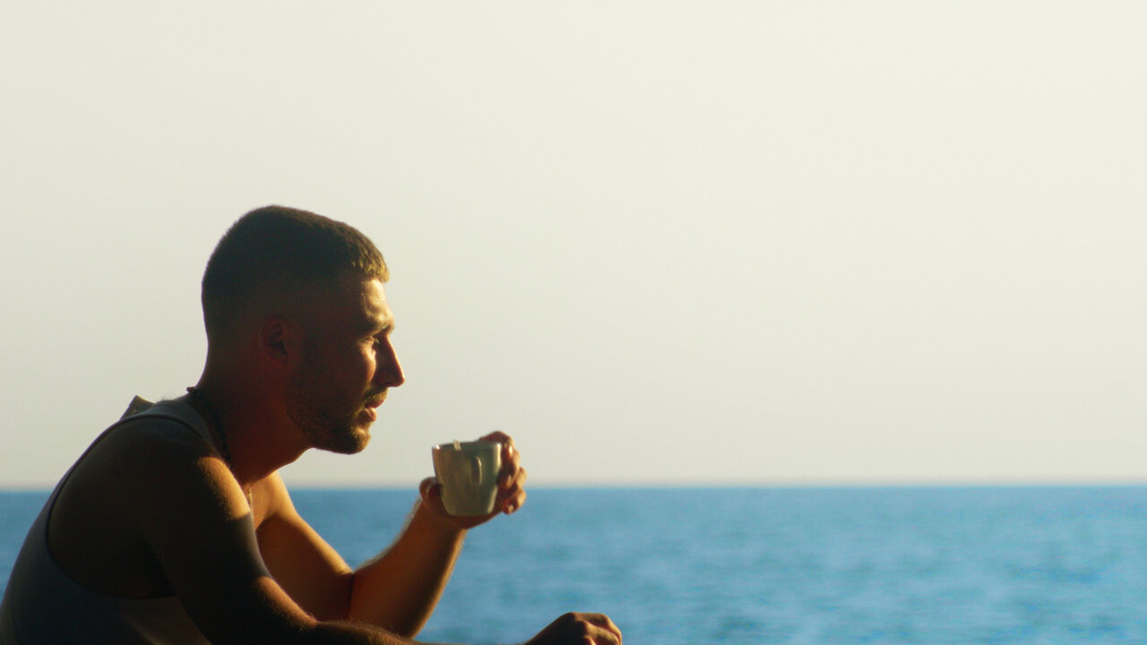 Au bord de la mer (Clip officiel)