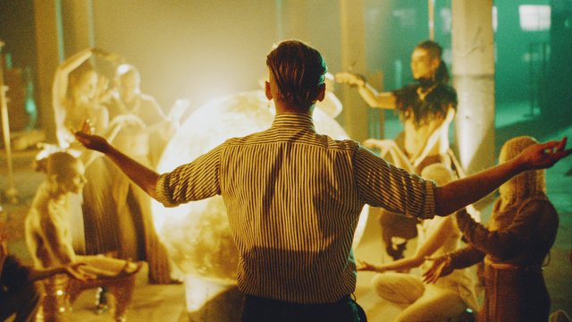 Style (Official Video)