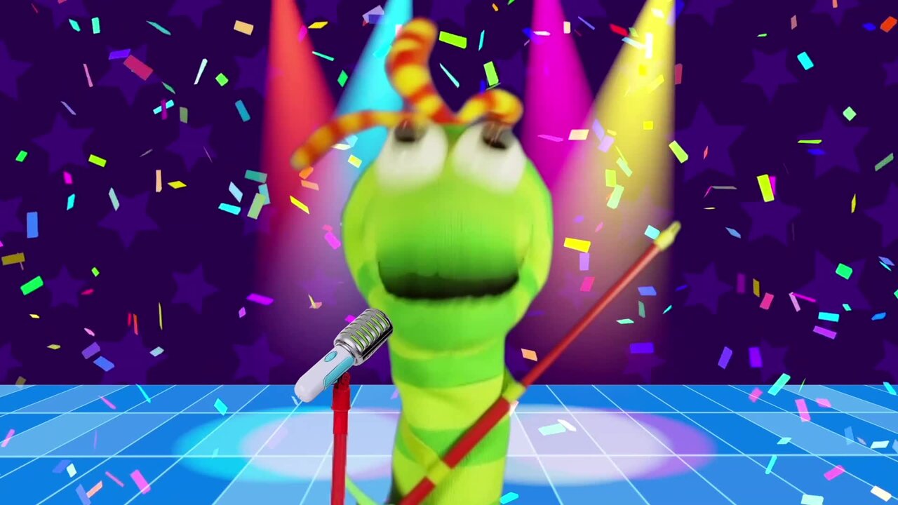 Andrés Baila Con la Escoba