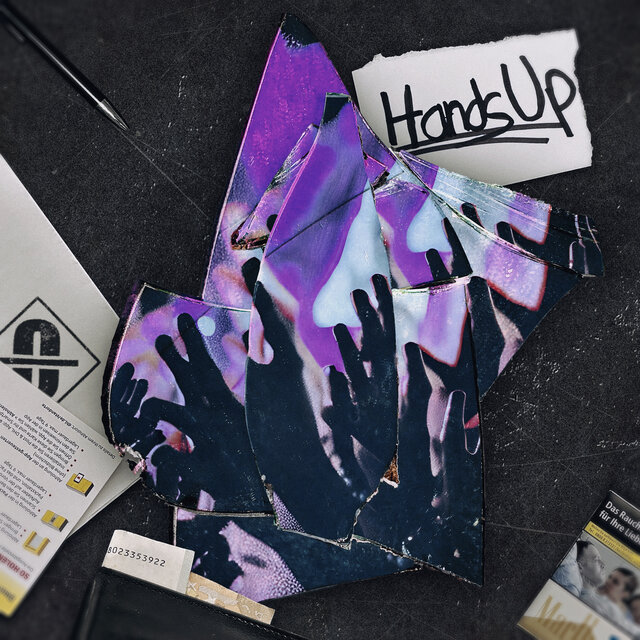 Hands_Up
