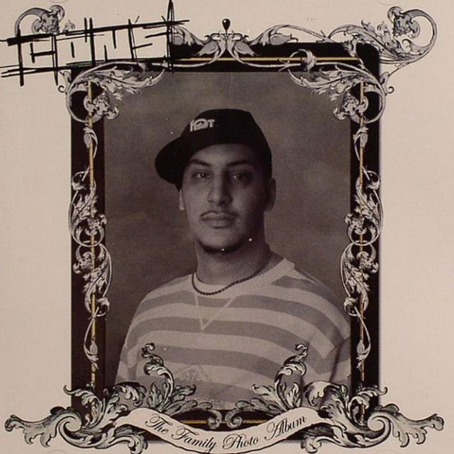 The Family Photo Album (Deluxe)