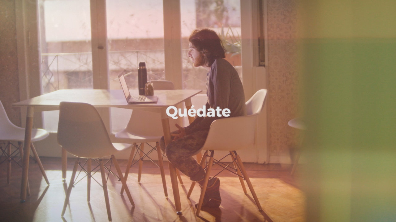 Quédate